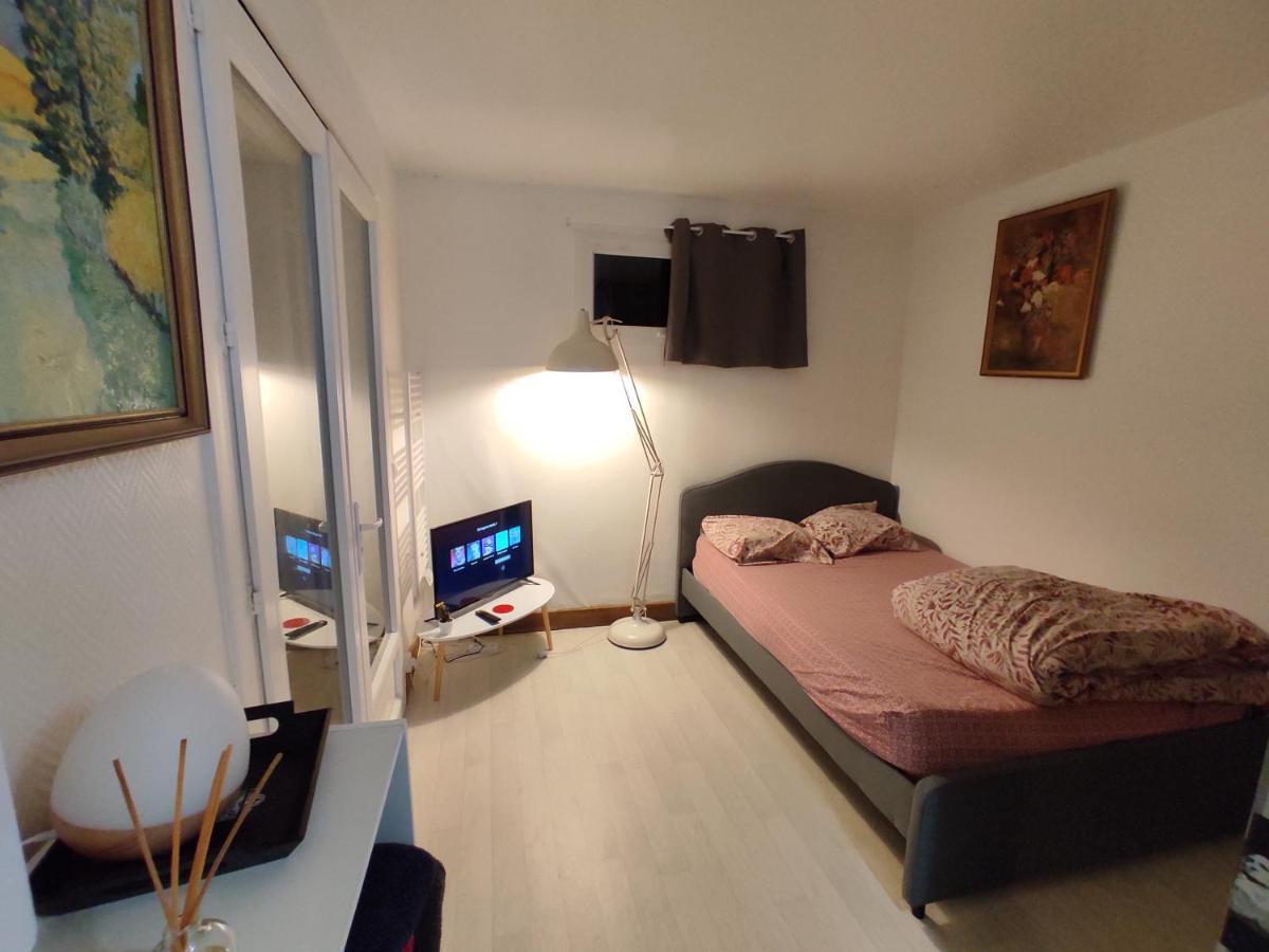 Studio Marjorie Indep. Dans Maison Particuliere เมรินแญค ภายนอก รูปภาพ